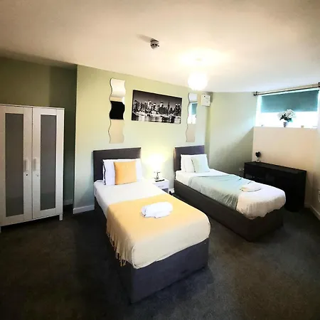 Comfy Lower Ground In Ferienhaus Leeds (West Yorkshire)