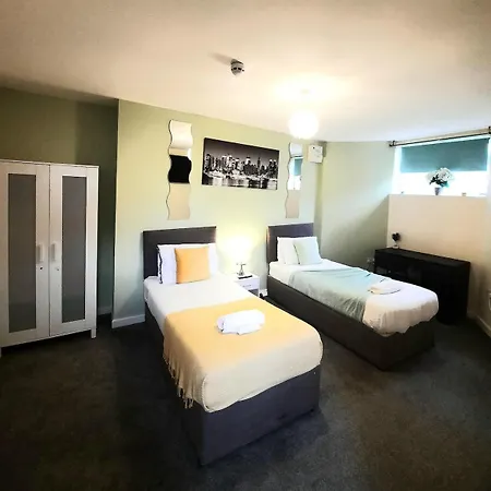 Holiday home Comfy Lower Ground In Leeds (West Yorkshire)