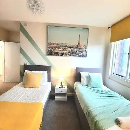 Holiday home Comfy Lower Ground In *